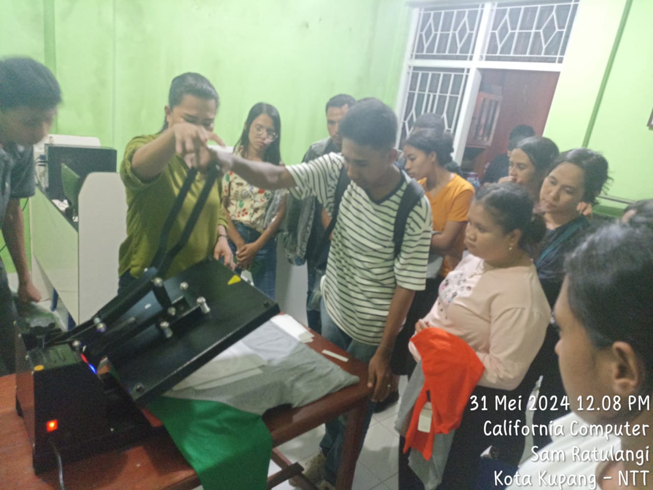 Kegiatan Program Kecakapan Wirausaha (PKW) Sablon Kaos Digital
