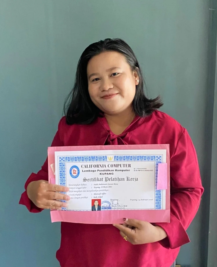 Dokumentasi Penerimaan Sertifikat INDAH AMBARWATI STEVANI MONE 