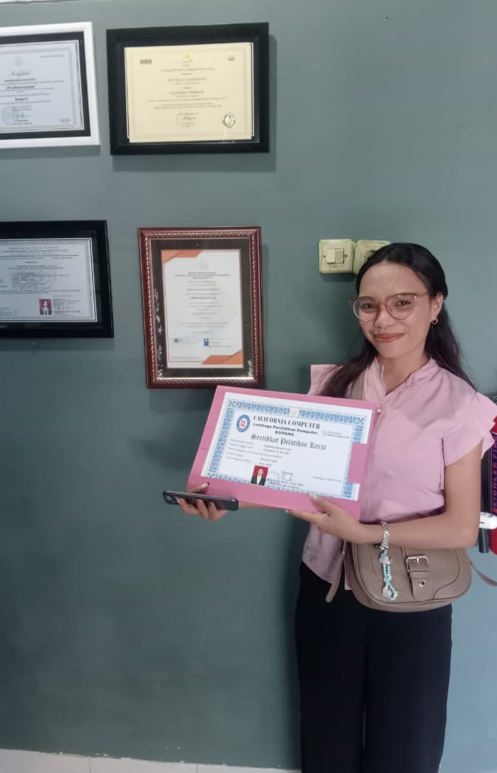 Dokumentasi Penerimaan Sertifikat MAGDALENA RIANANSI SERAN