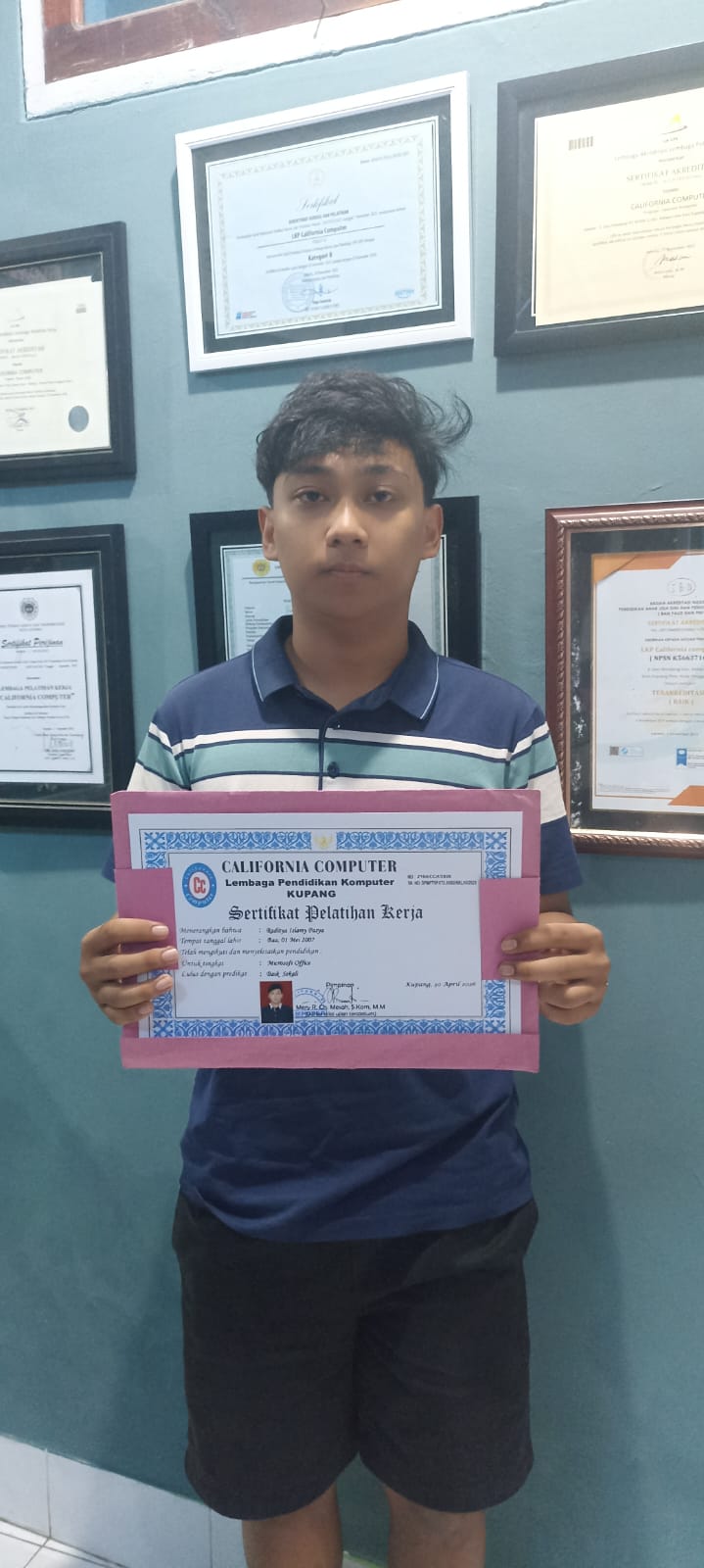 Dokumentasi Penerimaan Sertifikat RADITYA ISLAMY PASYA 