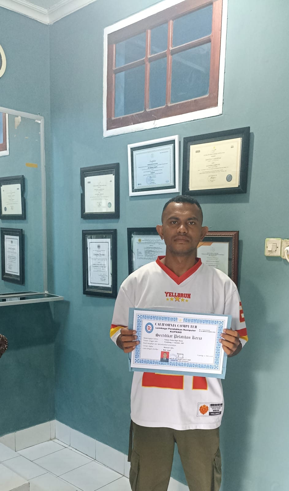 Dokumentasi Penerimaan Sertifikat YOHANES PAULUS BUGIT MARAN 