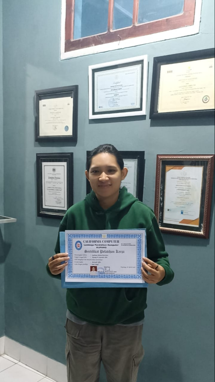 Dokumentasi Penerimaan Sertifikat SEPTHIANA MELIANI PUTRI KORO